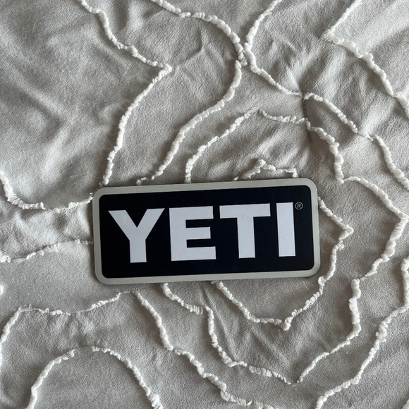 NEW Yeti Magnet - Navy w/ White - Picture 1 of 4